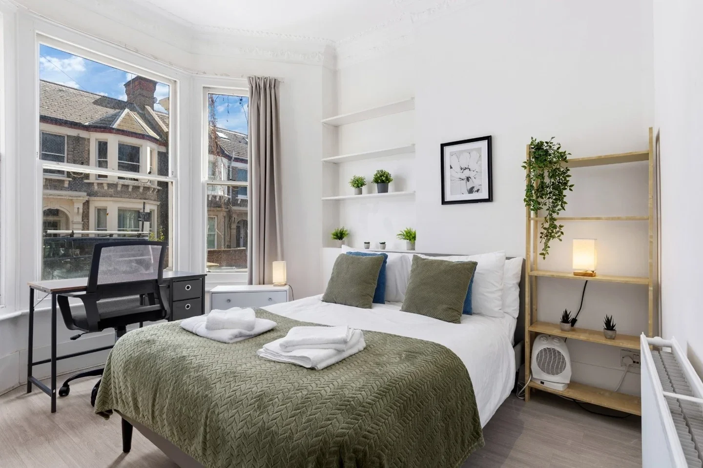 Flat Clement Avenue in Greater London