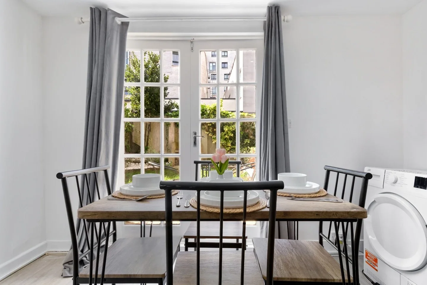 Flat Clement Avenue in Greater London