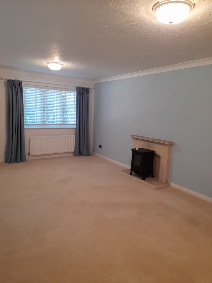Flat Newton Court in Old Windsor