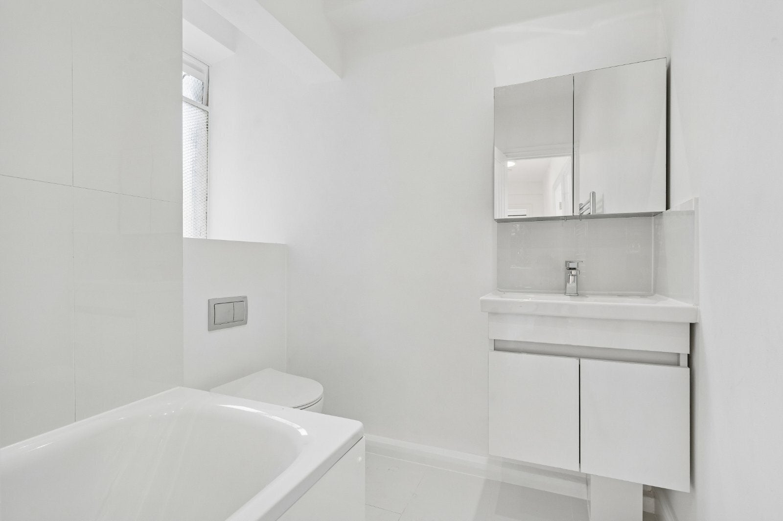Flat Lansdowne Road in Greater London