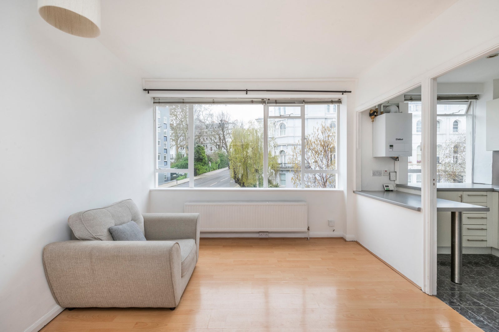 Flat Lansdowne Road in Greater London
