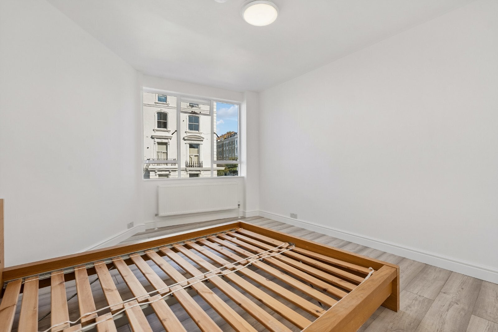 Flat Lansdowne Road in Greater London