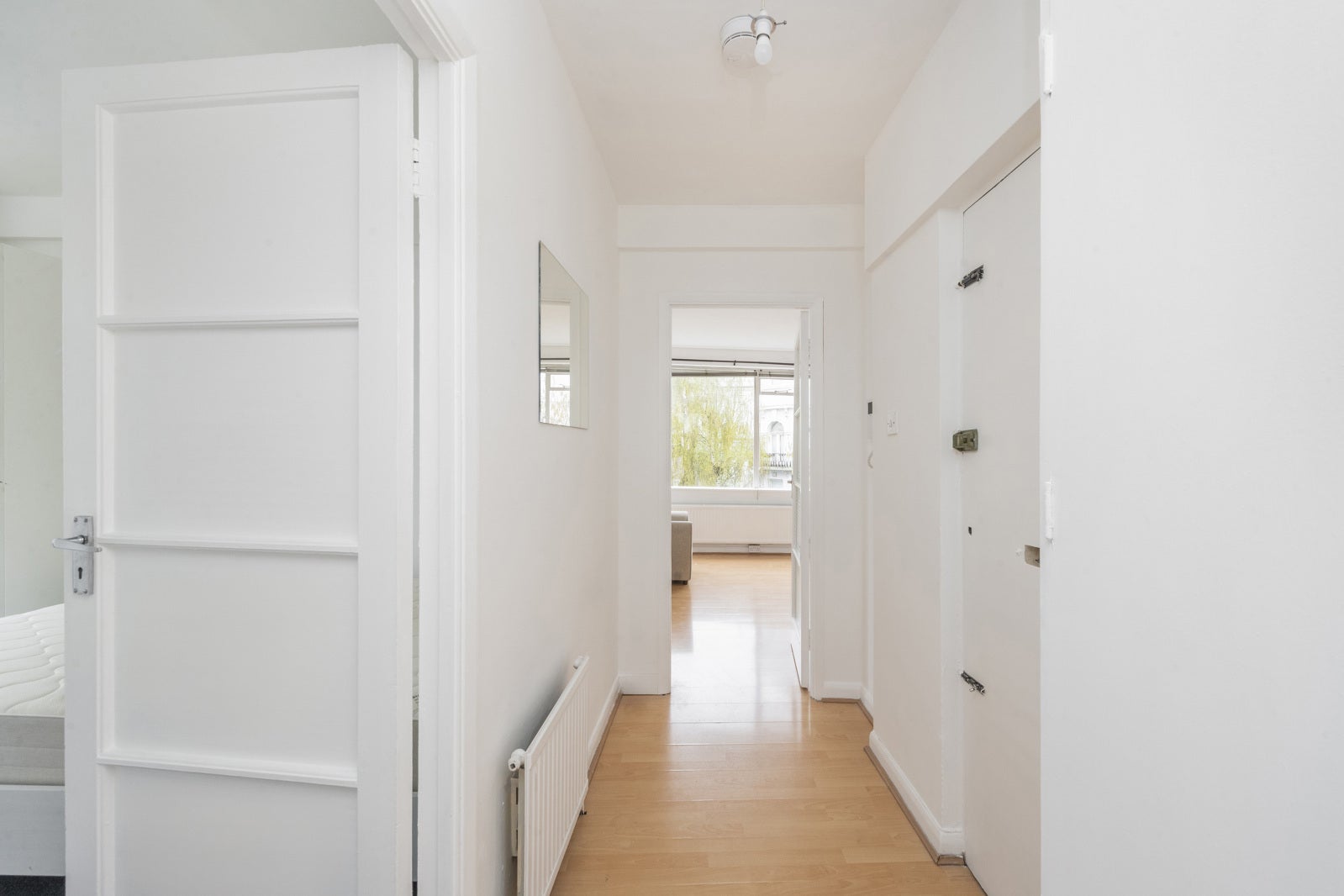 Flat Lansdowne Road in Greater London