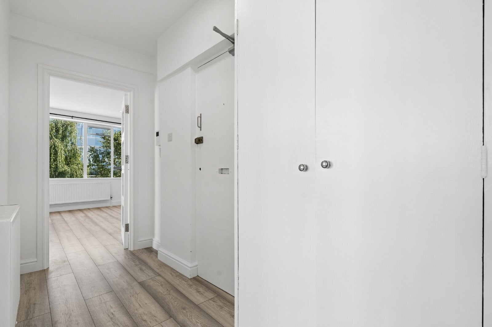 Flat Lansdowne Road in Greater London