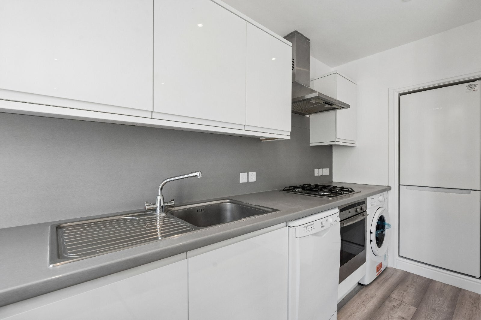 Flat Lansdowne Road in Greater London
