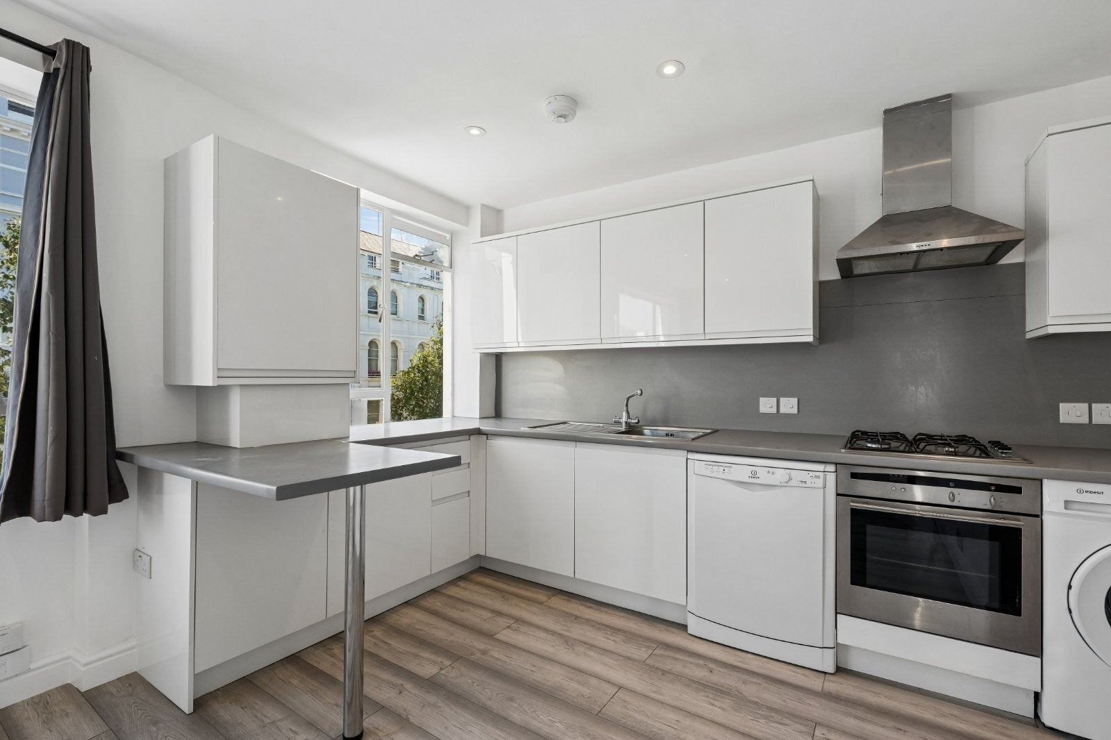 Flat Lansdowne Road in Greater London