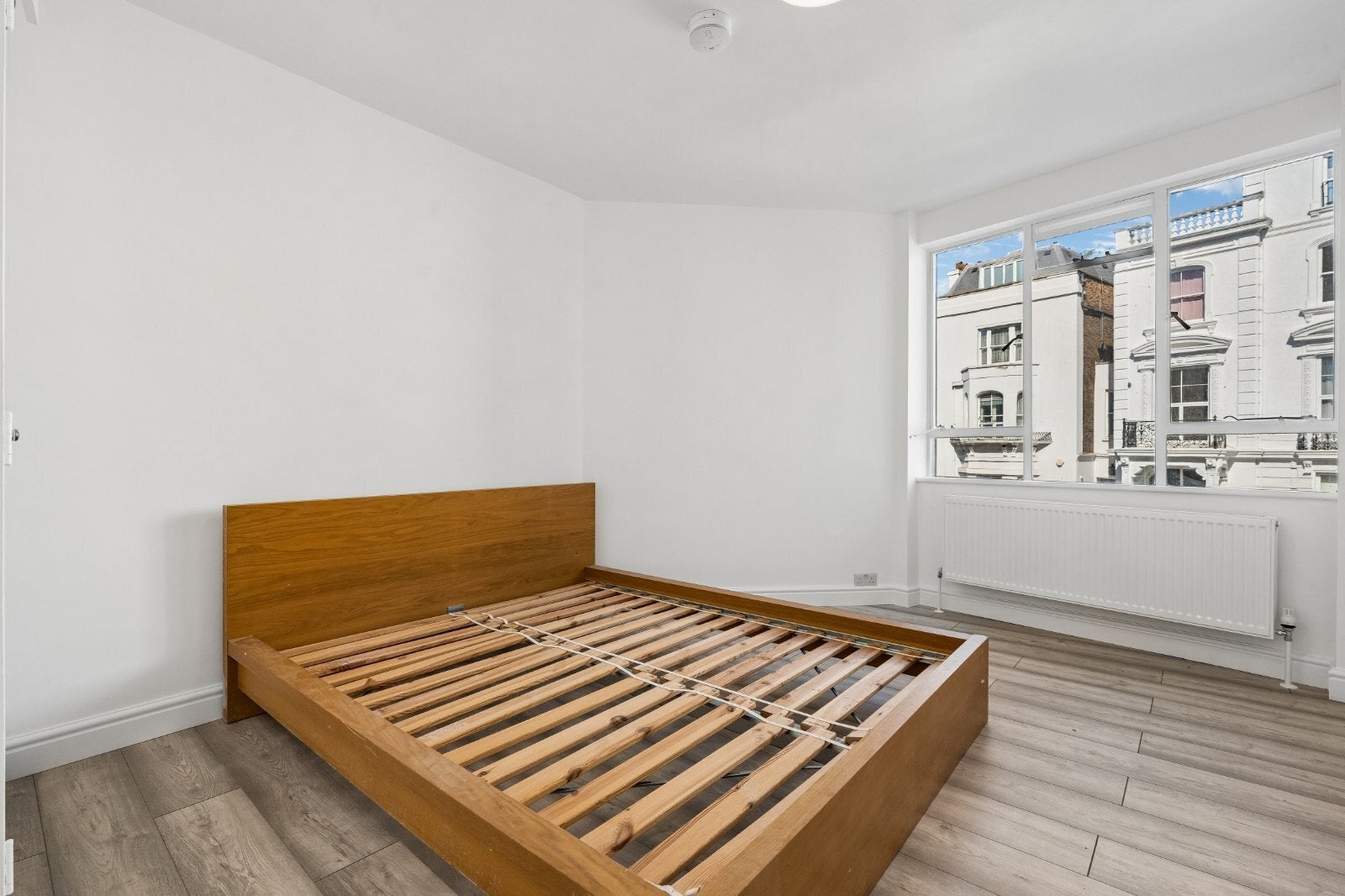 Flat Lansdowne Road in Greater London