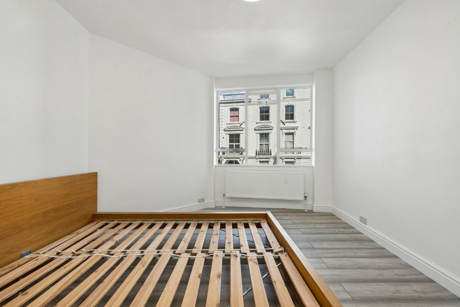Flat Lansdowne Road in Greater London