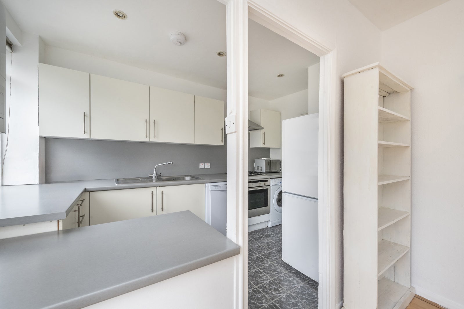 Flat Lansdowne Road in Greater London