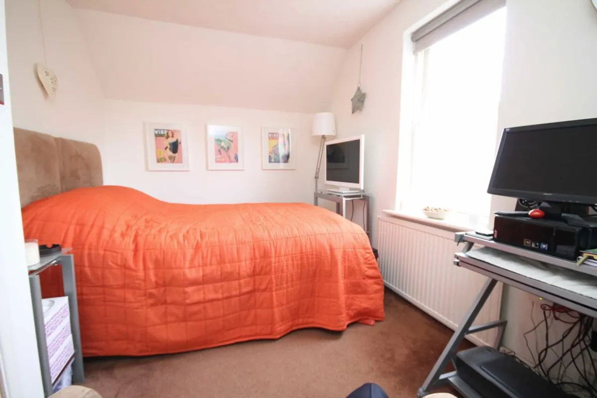 Flat Amyand Park Road in Greater London