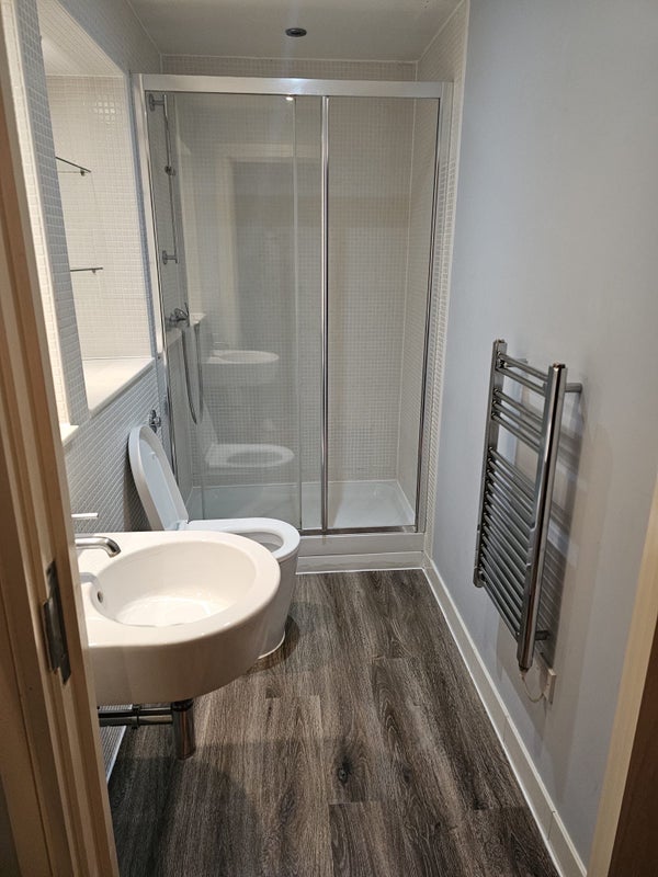 Room Prestons Road in Greater London