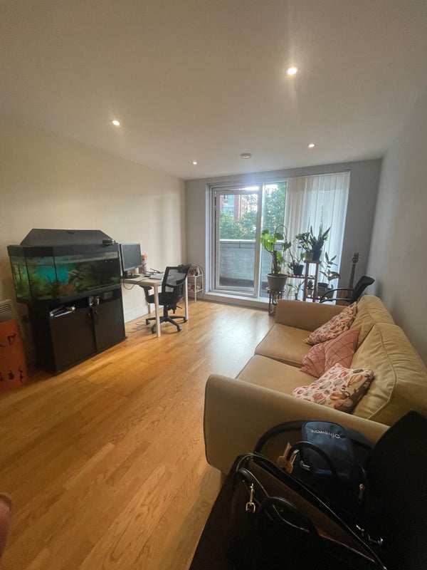 Room Prestons Road in Greater London