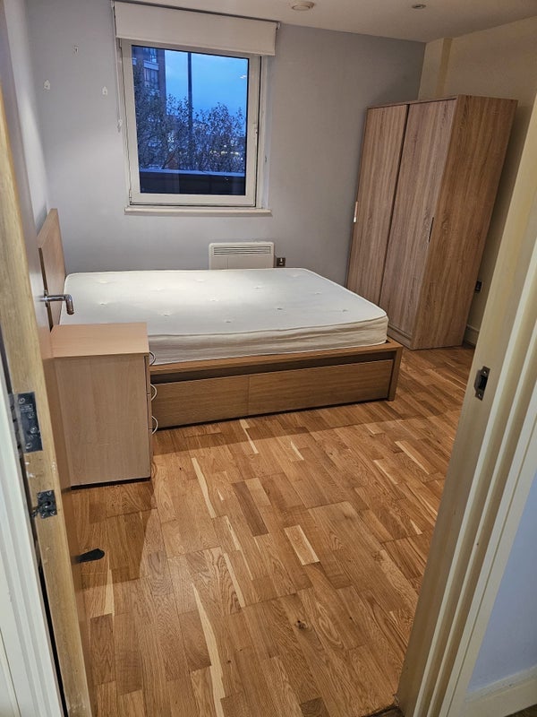 Room Prestons Road in Greater London