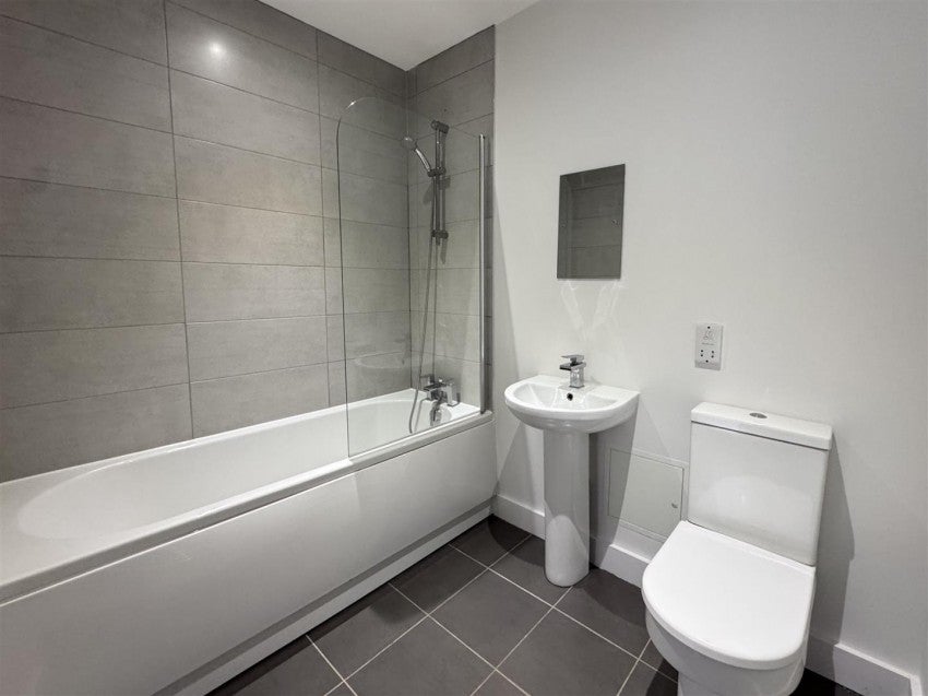 Flat Aviator Court in York