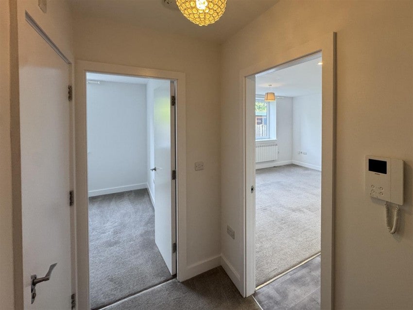 Flat Aviator Court in York