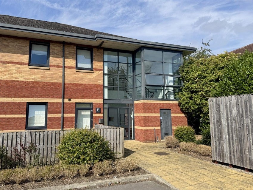 Flat Aviator Court in York