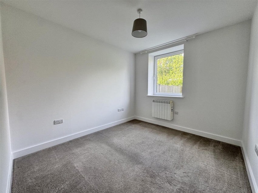 Flat Aviator Court in York