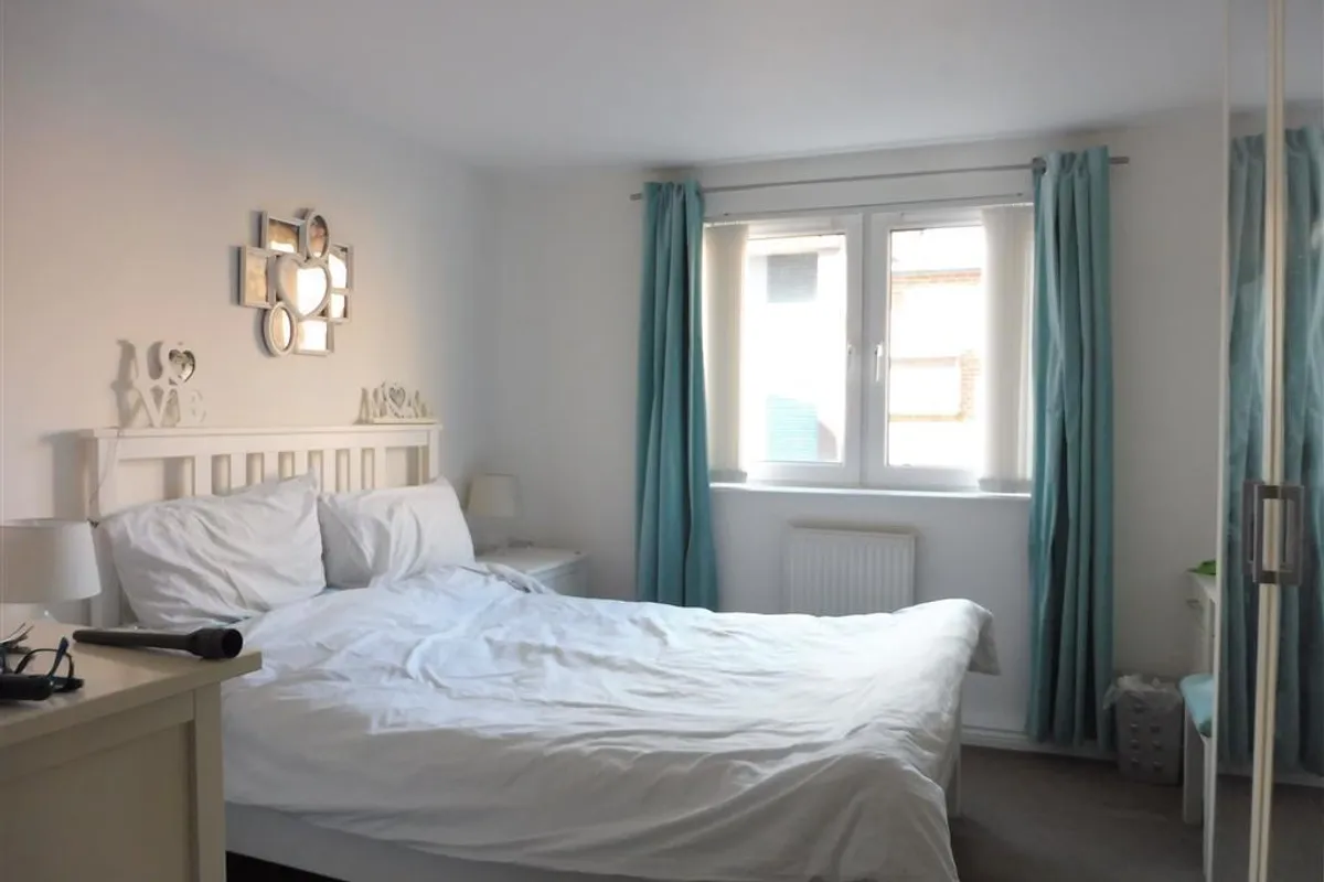 Flat Burt Place in Cardiff