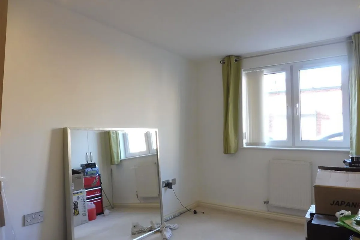 Flat Burt Place in Cardiff