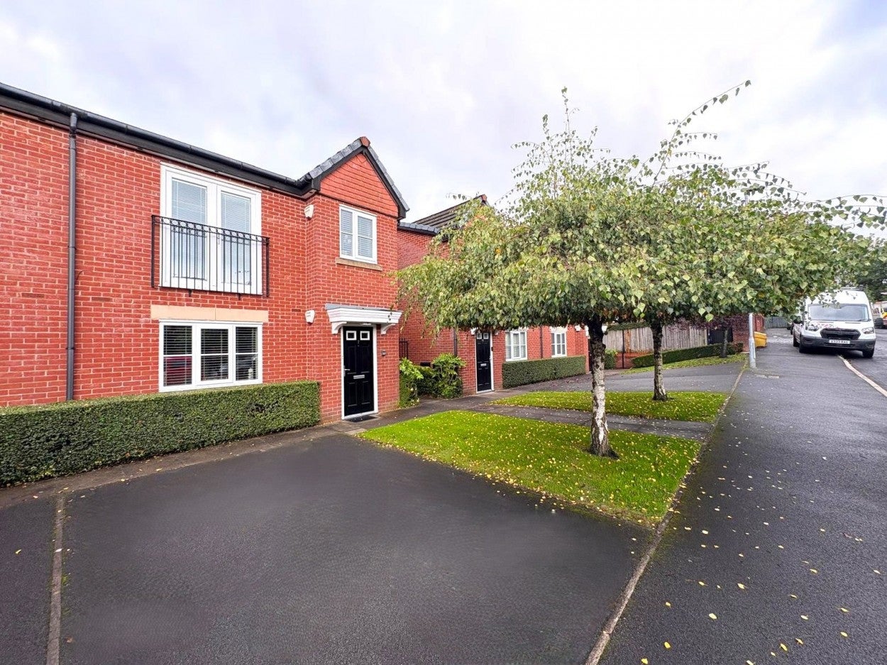 Flat Hoade Street in Hindley