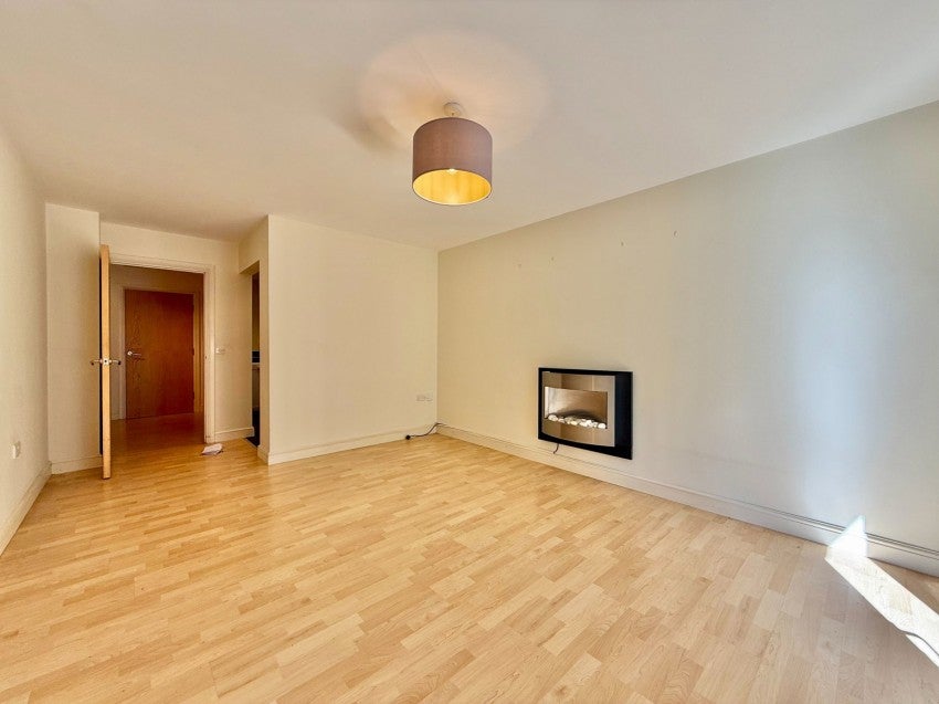 Flat Shadwell Lane in Leeds
