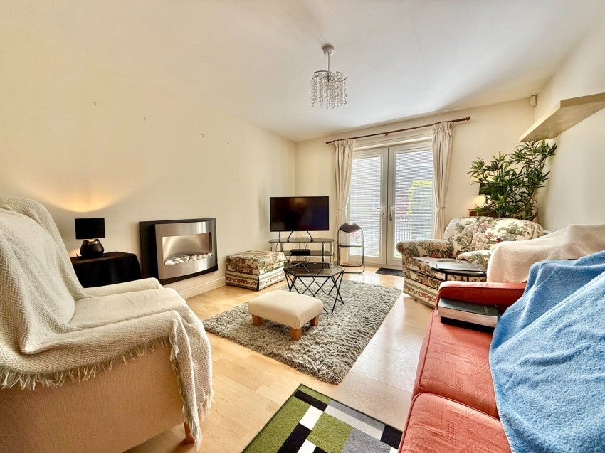 Flat Shadwell Lane in Leeds