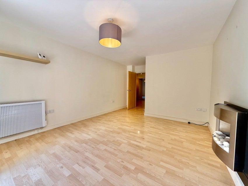 Flat Shadwell Lane in Leeds