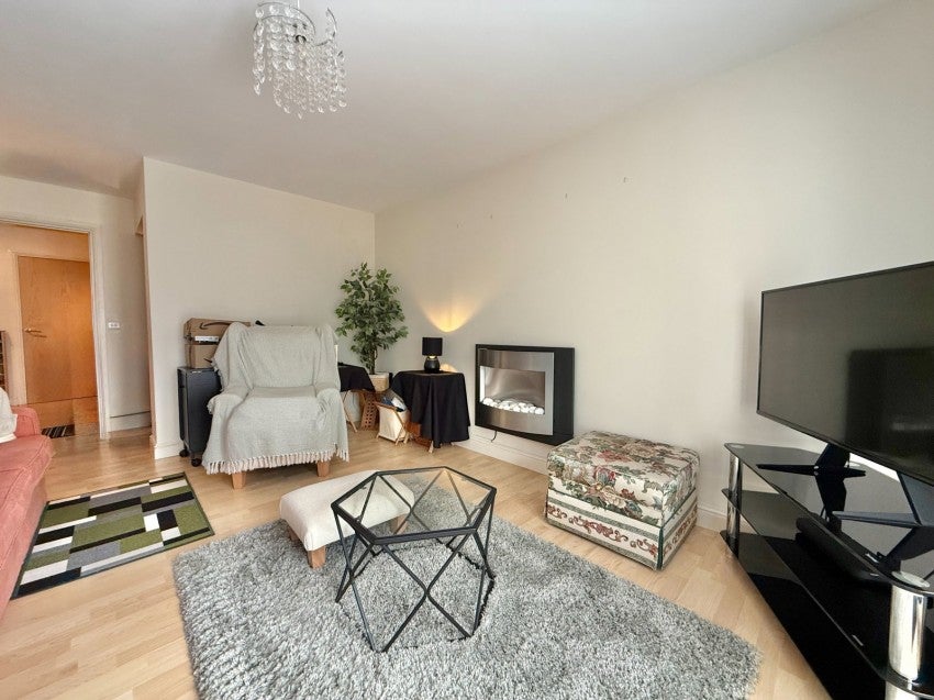 Flat Shadwell Lane in Leeds