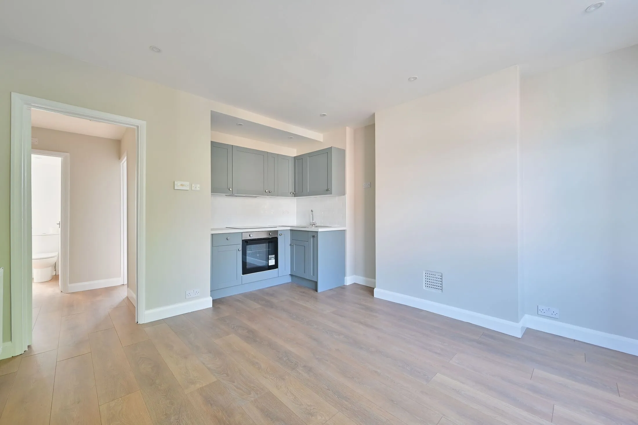 Flat Gladstone Road in Watford