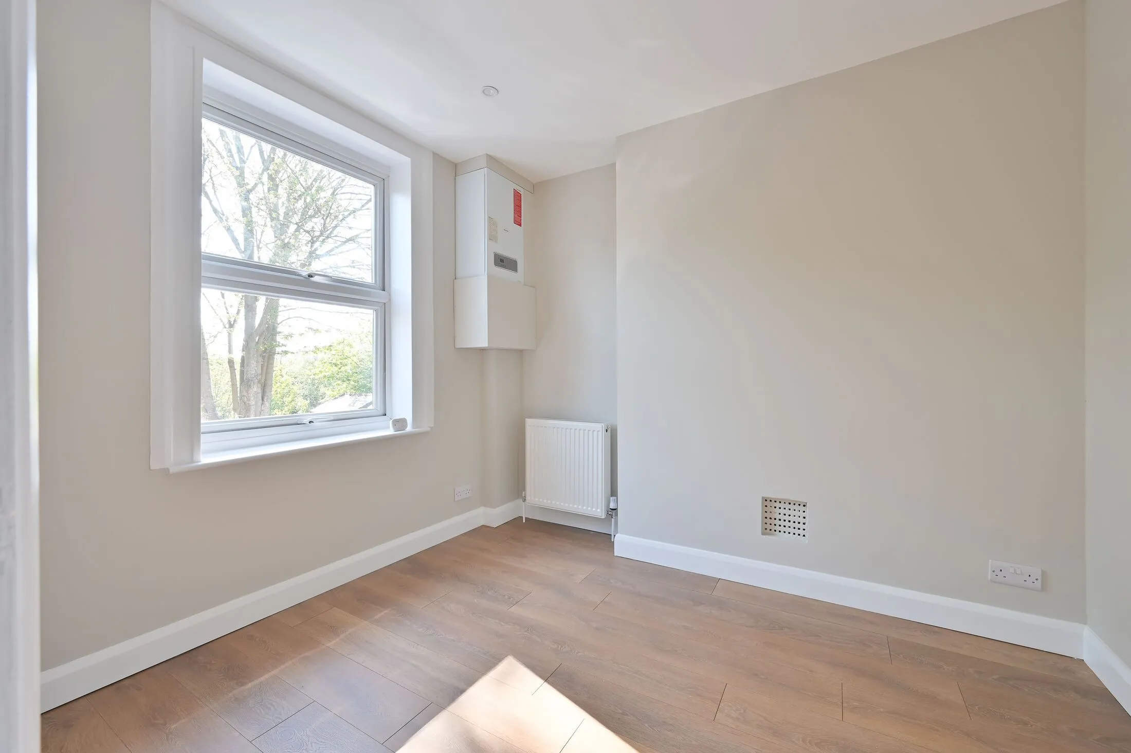 Flat Gladstone Road in Watford
