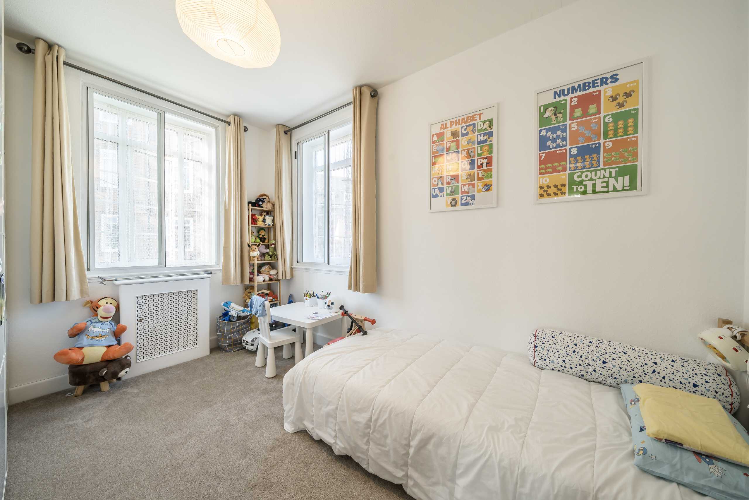 Flat Heathfield Terrace in Greater London