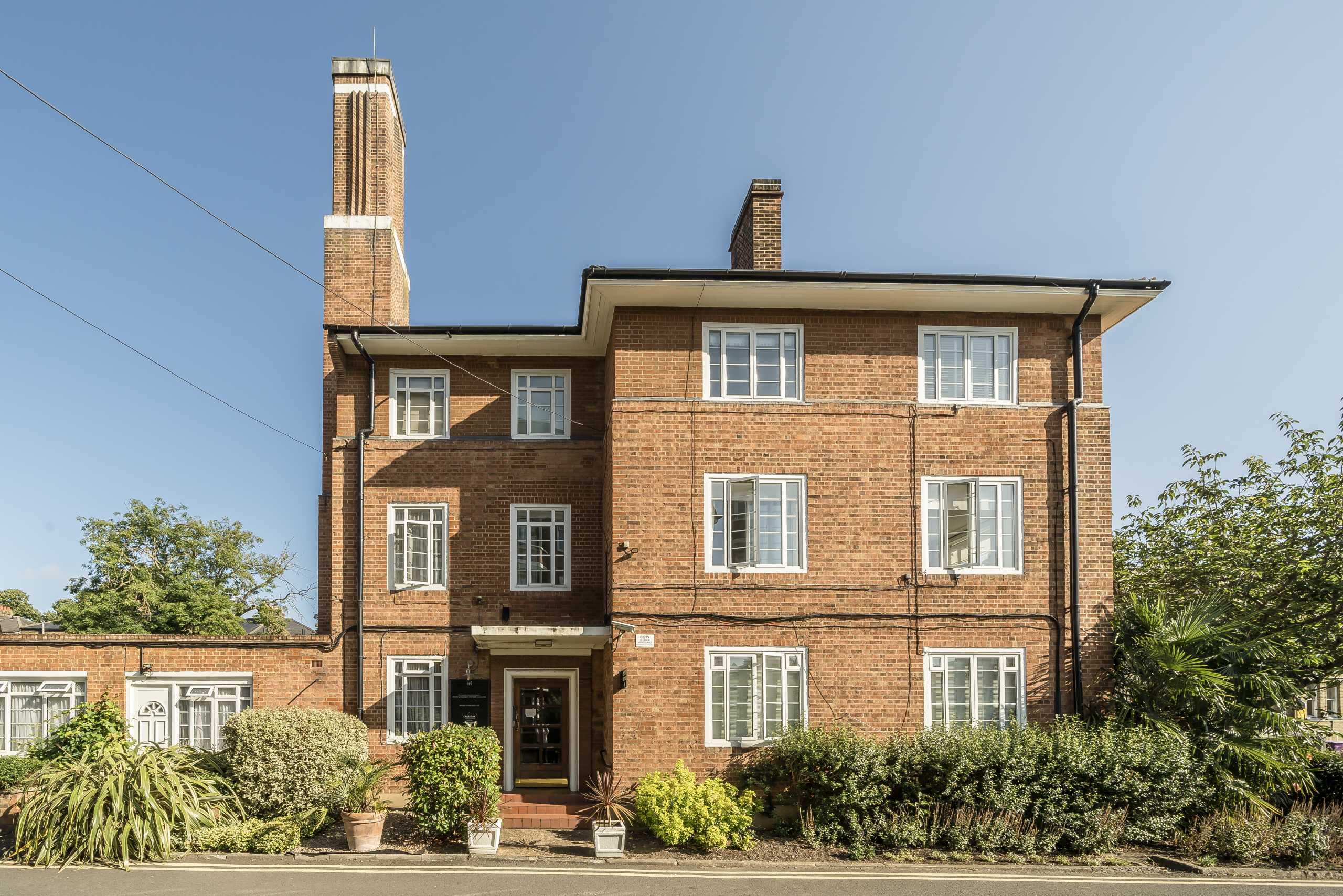 Flat Heathfield Terrace in Greater London
