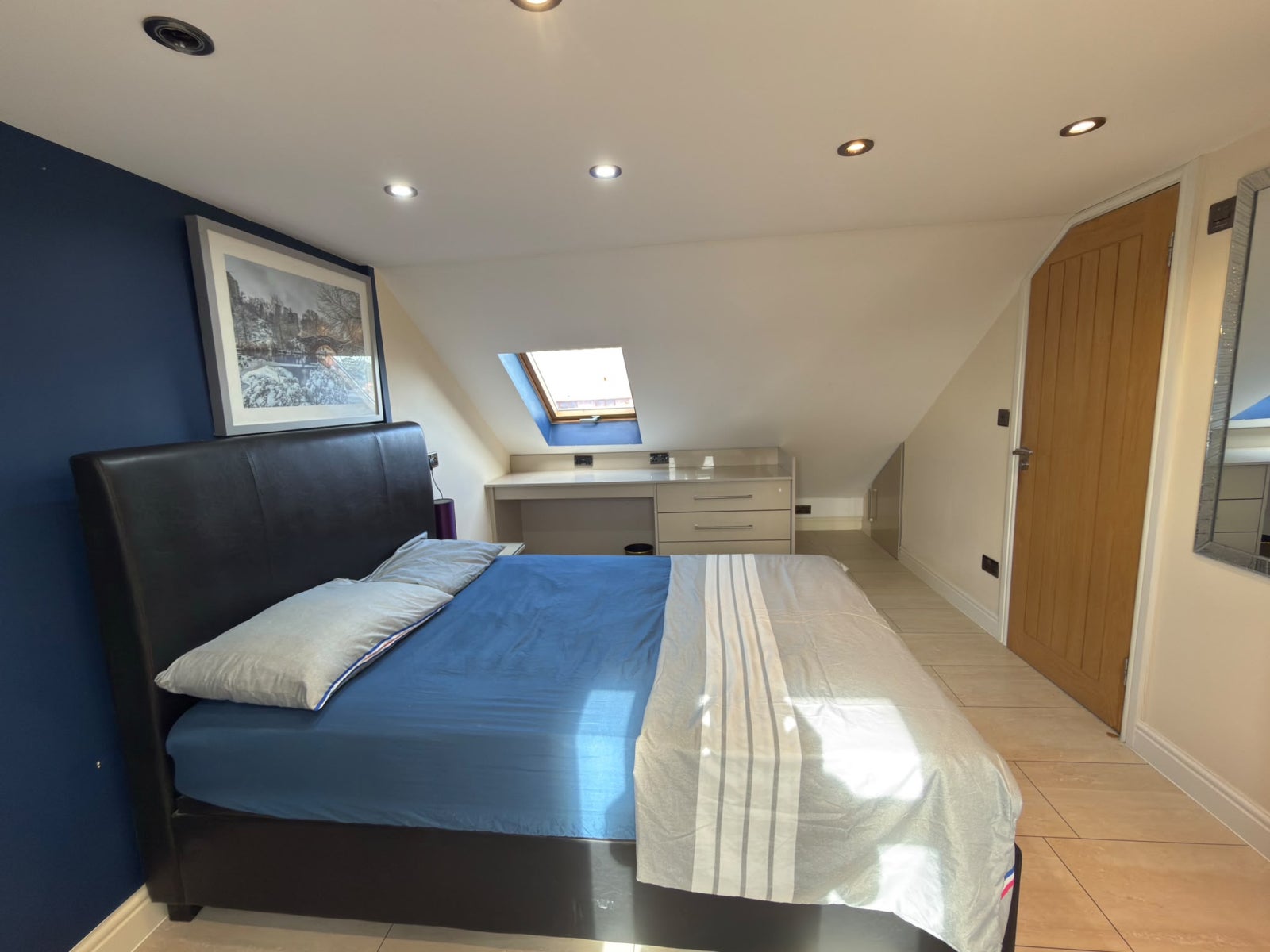 Flat Beehive Lane in Greater London