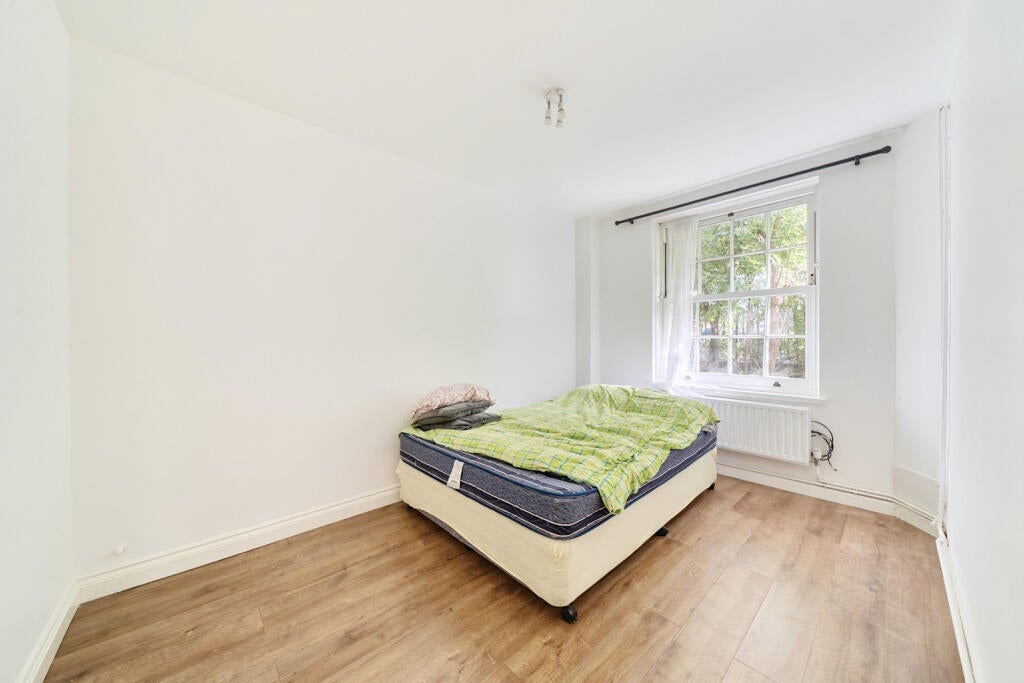 Room Peckham Park Road in Greater London