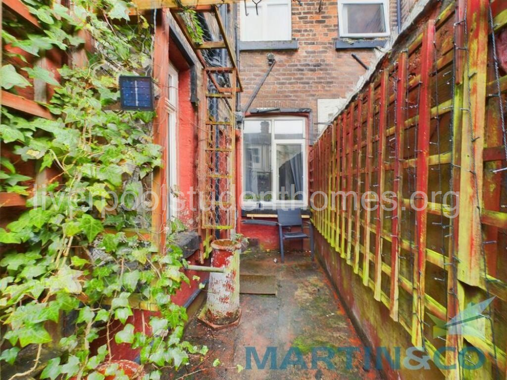 Flat Shaw Street in Liverpool