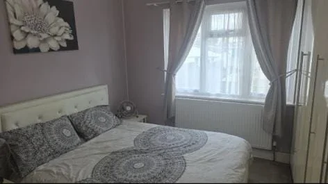 Room Greenford Road in Greater London
