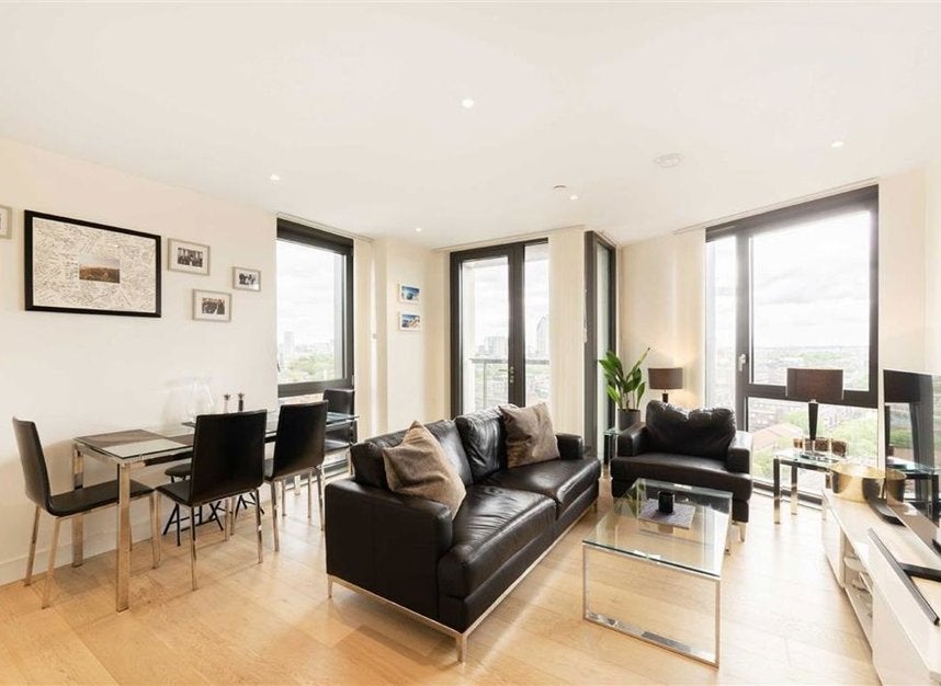 Flat Black Prince Road in Greater London