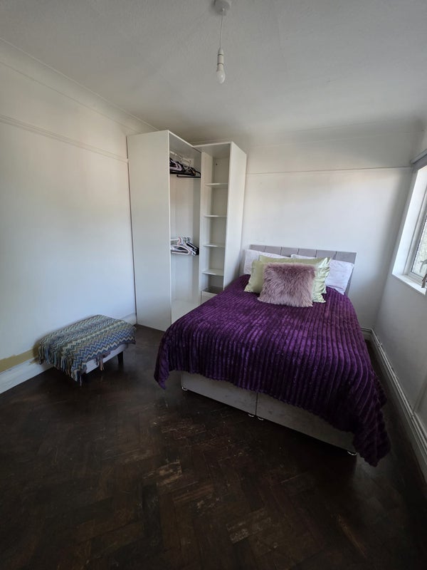 Room Holloway Road in Greater London