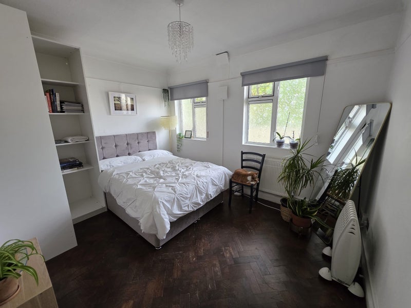Room Holloway Road in Greater London
