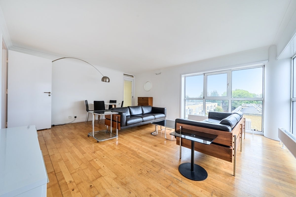 Flat Durand's Wharf in Greater London