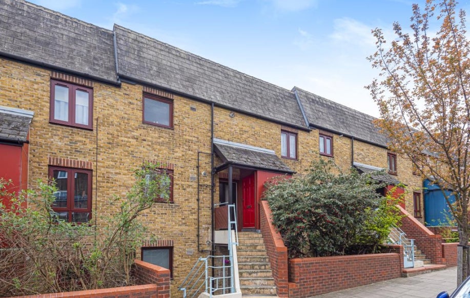 Flat Bredgar Road in London
