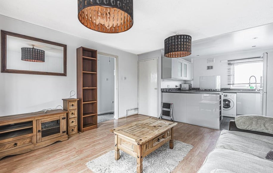 Flat Bredgar Road in London