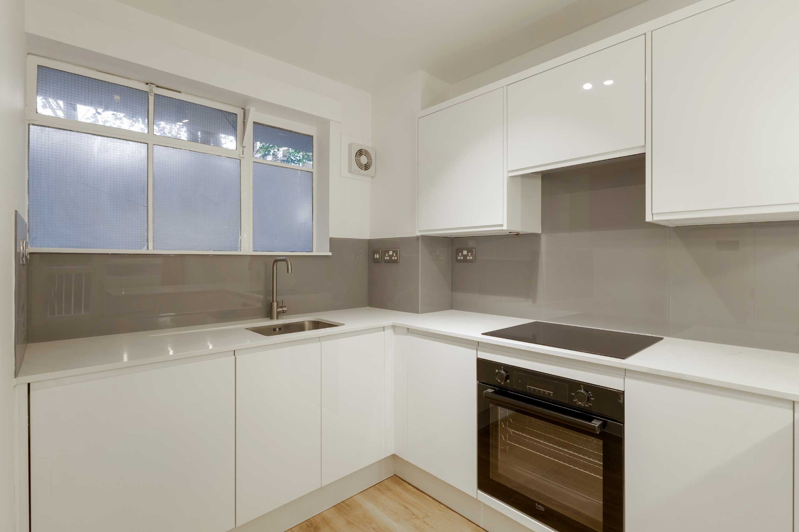 Flat Rockley Road in Greater London