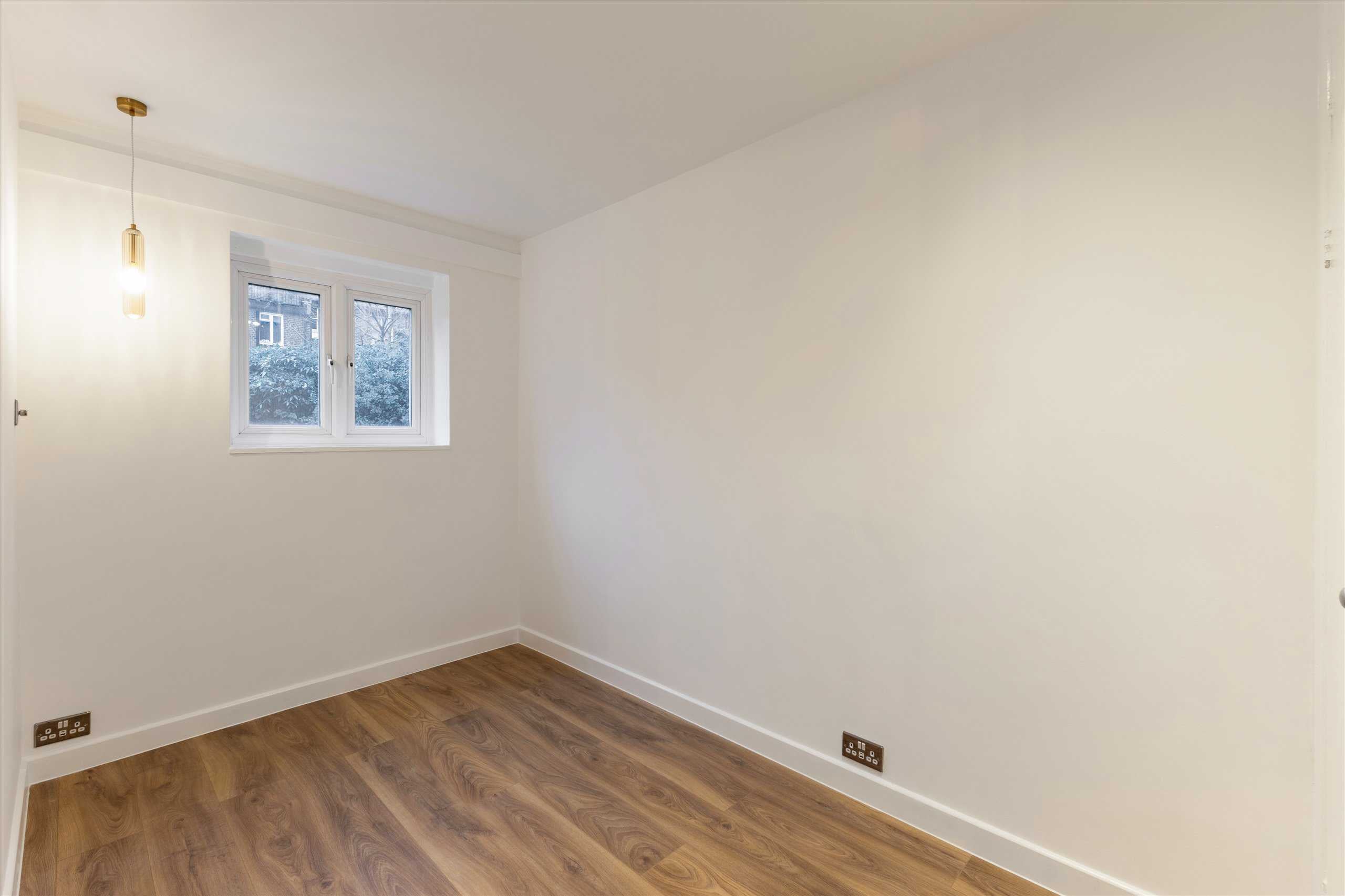 Flat Rockley Road in Greater London