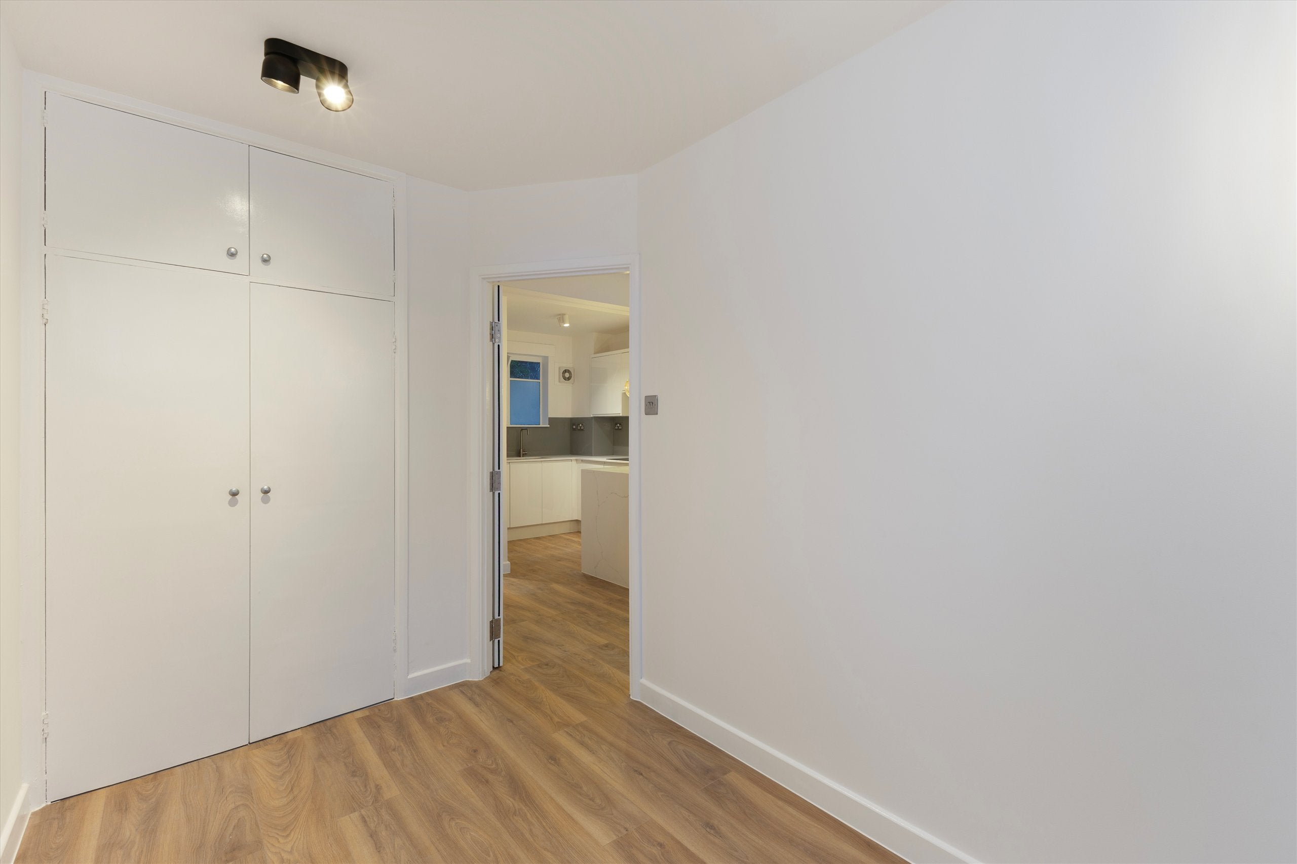 Flat Rockley Road in Greater London
