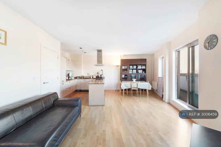 Flat Enfield Road in Greater London