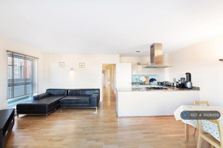 Flat Enfield Road in Greater London