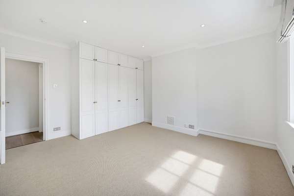 Flat Old Brompton Road in Greater London