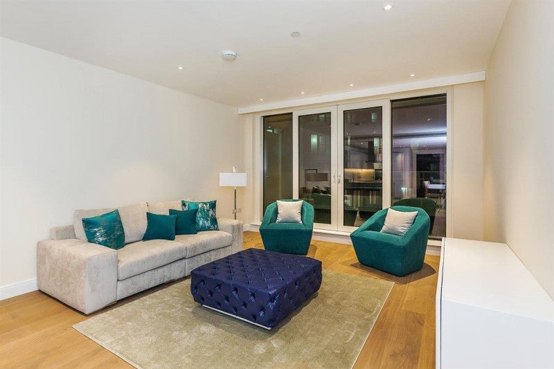 Flat Moat Street in Greater London