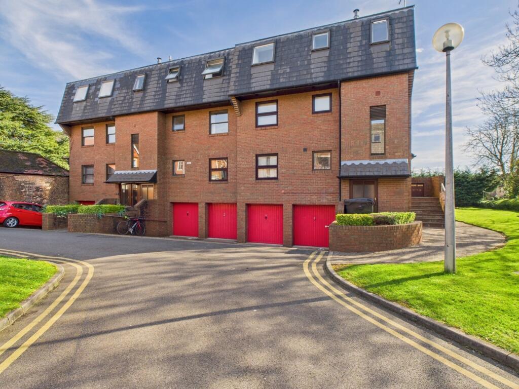 Flat Thorpe Road in Peterborough